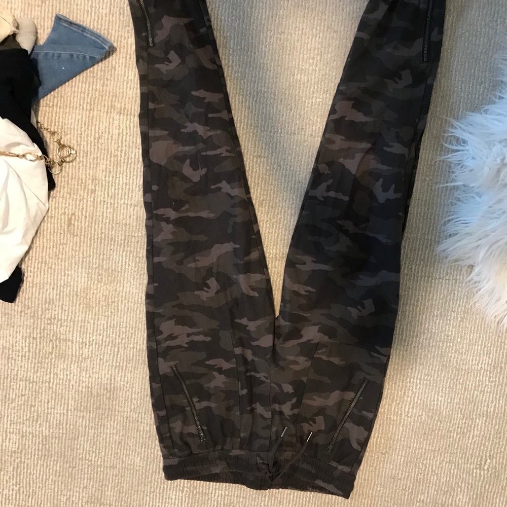 Athleta camo joggers